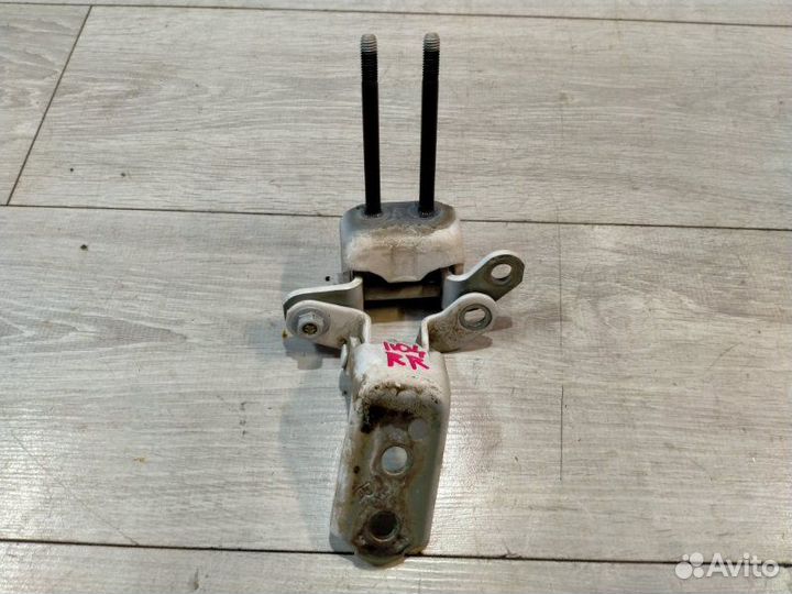 Петля двери задняя правая Toyota Mark Ii GX-110