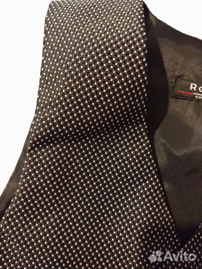 Жилетка и бабочка для мальчика