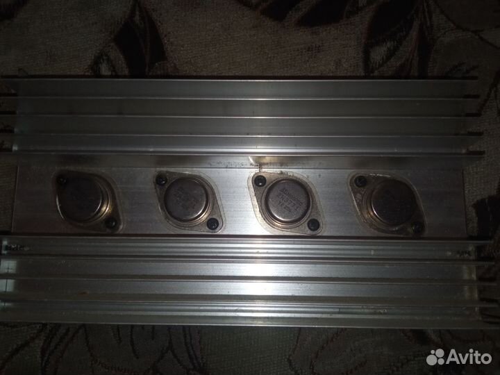 Транзисторы мощные с радиатором. 2N3771