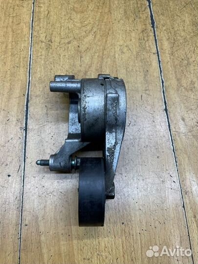 Натяжной ролик приводного ремня Volkswagen Golf 5