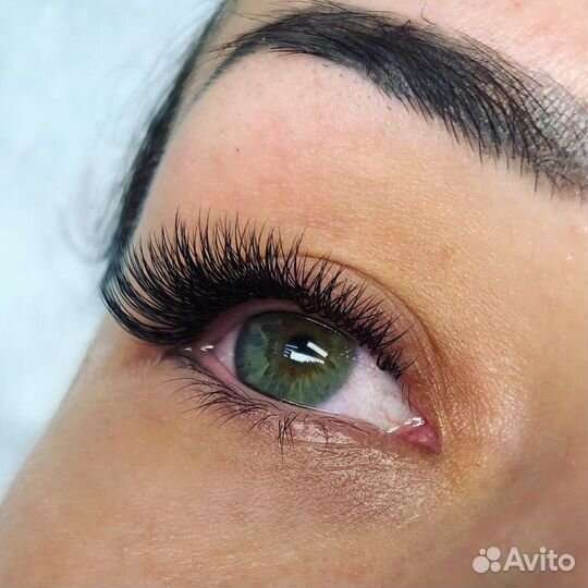 Наращивание ресниц на кресле-реклайнере