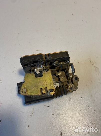 Замок двери задний правый Renault Logan