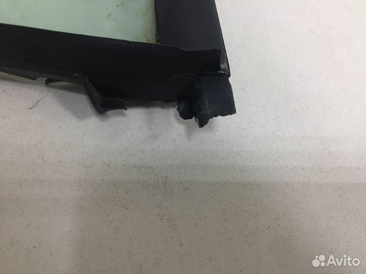 Стекло двери задней правой форточка Volkswagen Pol