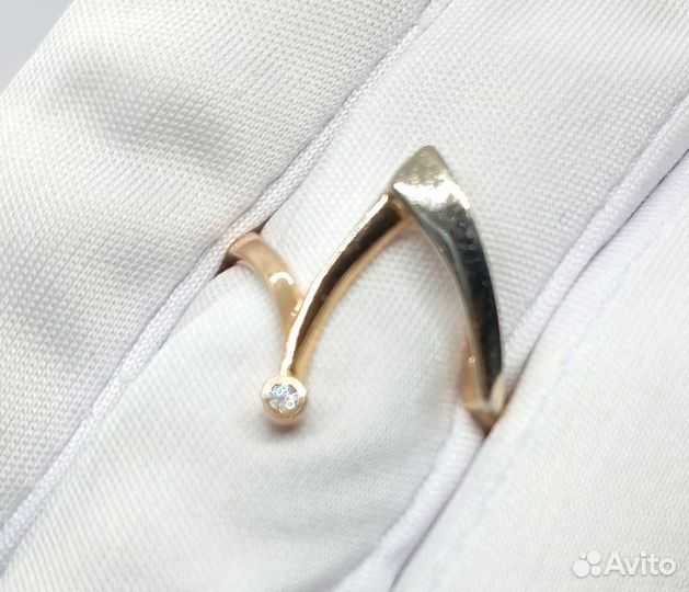 Золотое кольцо с фианитом 17р