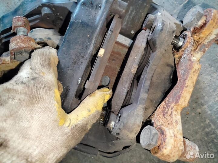 Передние суппорта Brembo Mitsubishi Outlander 3G