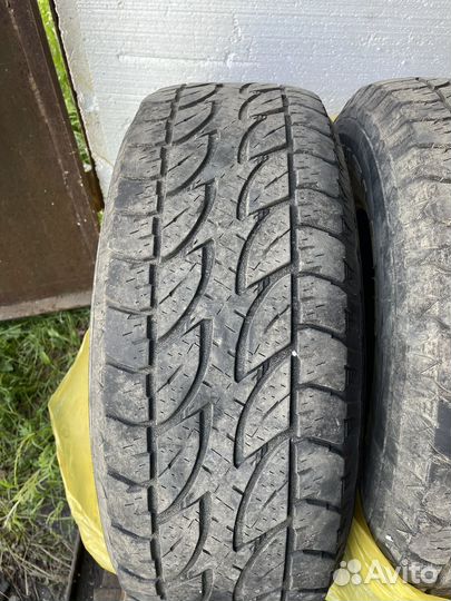 Bridgestone Dueler A/T 695 265/70 R16