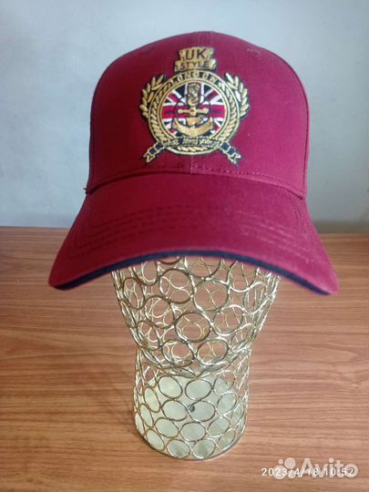 Бейсболка от бренда Lonsdale