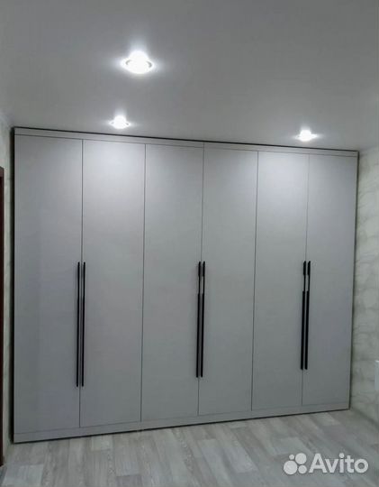 Шкаф распашной для одежды