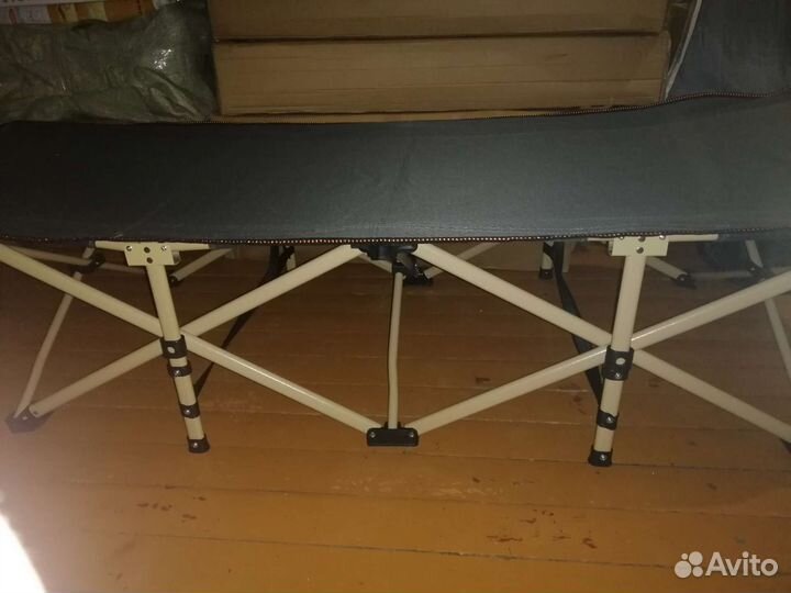 Туристическая раскладушка с матрасом