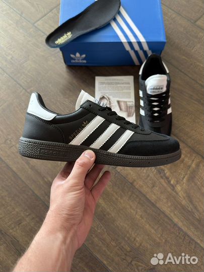 Кроссовки adidas spezial