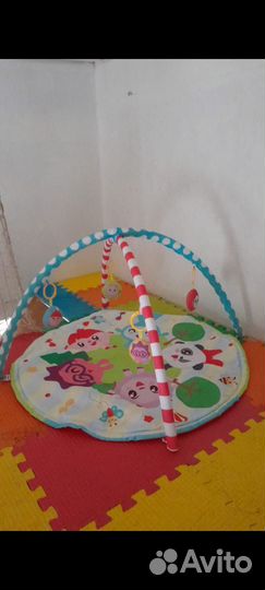 Детский развивающий коврик с дугами