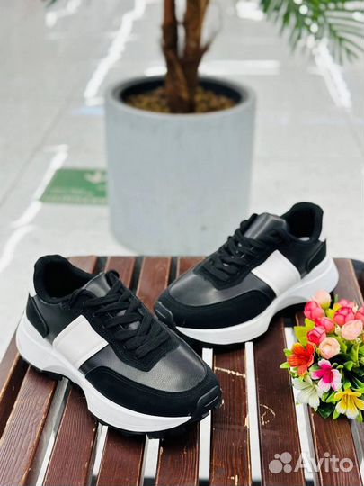 Кроссовки женские TOP 2025