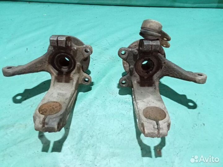 Кулак поворотный передний левый Ford Mondeo 3