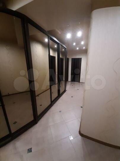 2-к. квартира, 80 м², 2/10 эт.