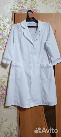 Белый медицинский халат