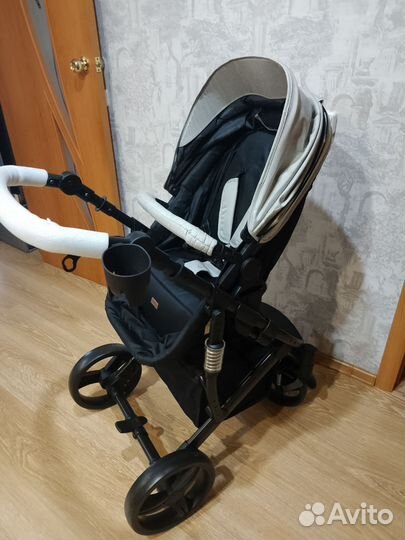 Прогулочная коляска новая