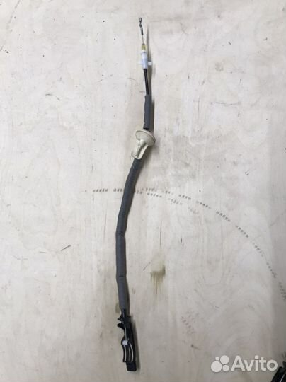 Трос замка передней двери Tiguan 2