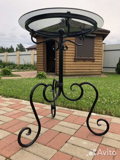 Кованый столик новый