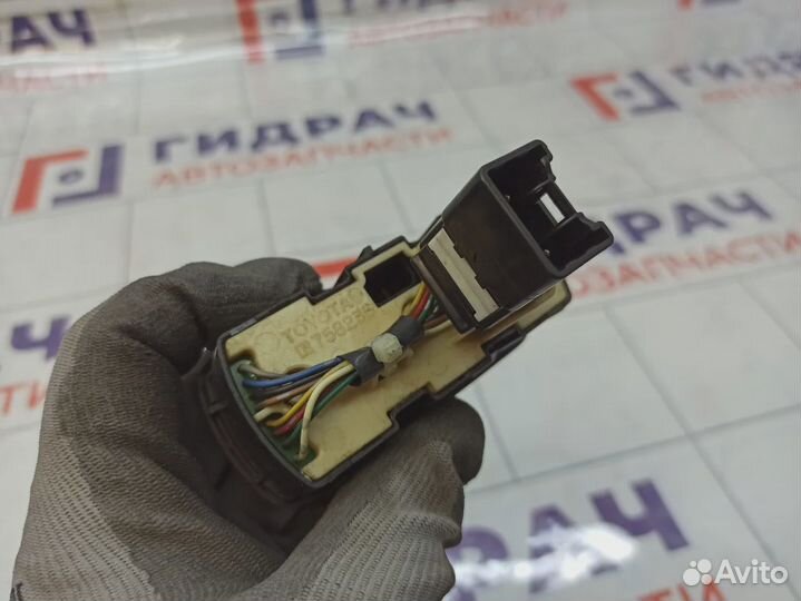 Блок кнопок Toyota Land Cruiser (J100) 89299-60010