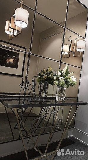 Зеркальное панно в гостиной