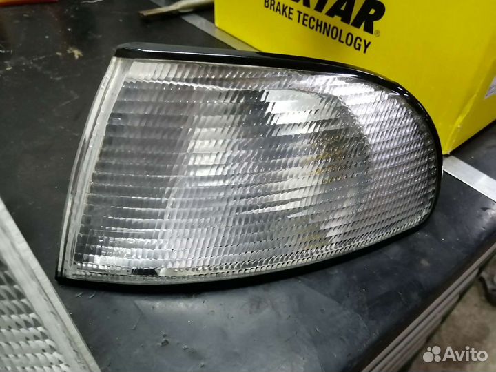 Поворотники передние Ауди А4 Б5 Type Valeo Белые