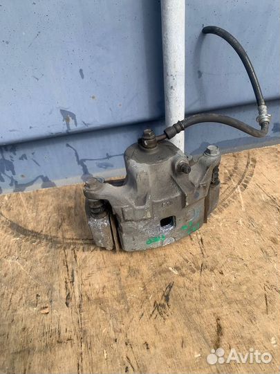 Суппорт тормозной Nissan Teana J31 vq23de левый