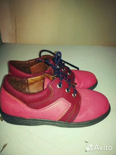 Ботинки кожа,размер 26,сланцы в подарок размер 28