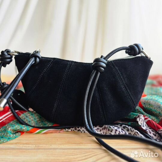 Сумка круассан LeMaire замша черная бордовая