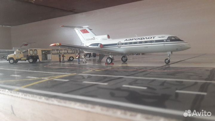 Як-40 в М.1:72 аэрофлот 80тых (средней серии)
