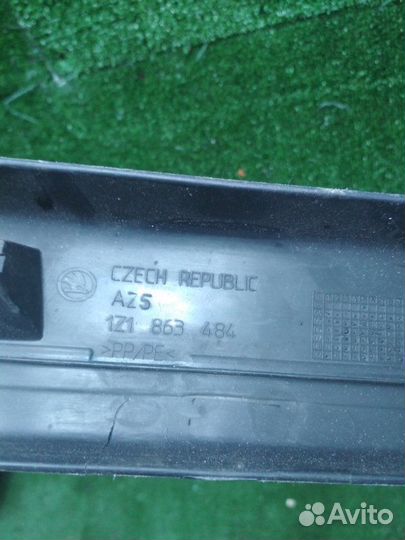 Накладка порога салона передняя правая Skoda