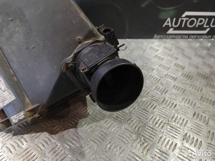 Корпус воздушного фильтра Audi A6 C5 2.4L