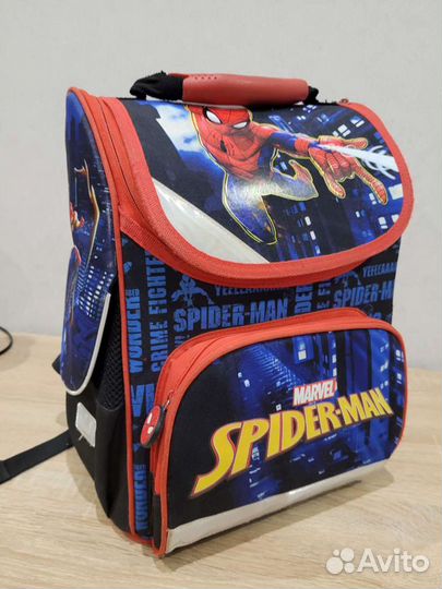 Рюкзак, папки и все для первоклашки