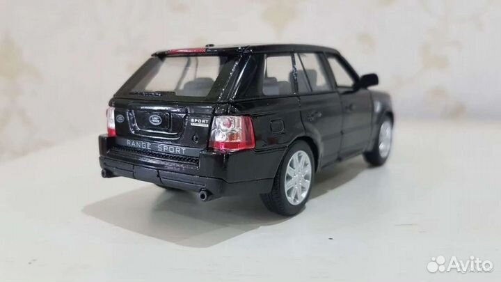 Коллекционная модель Рендж Ровер Спорт