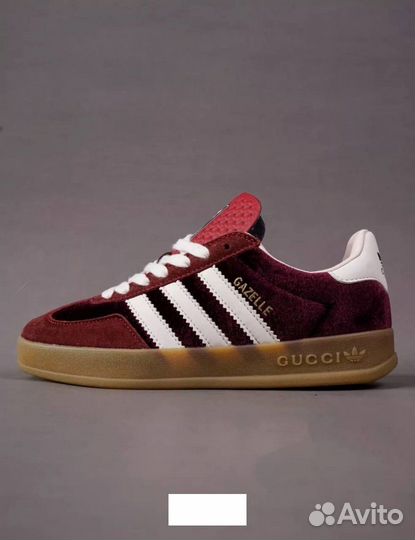 Кроссовки женские