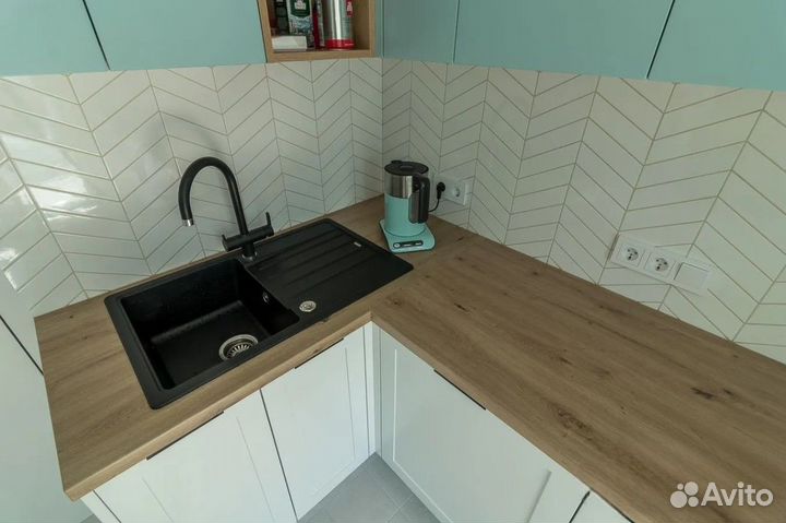 Кухня угловая светлая