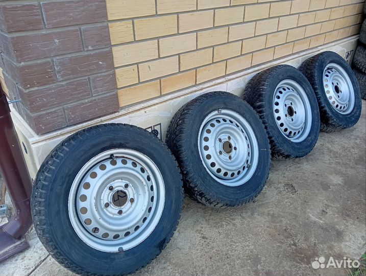 Зимняя резина Nokian с дисками r 15