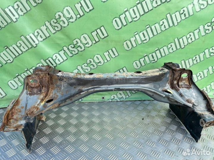 Балка подвески передняя Mercedes-Benz S124