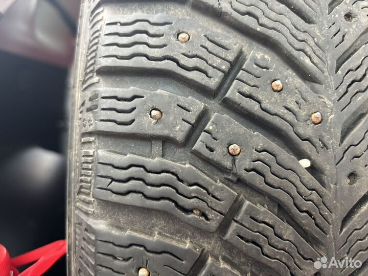 Michelin X-Ice North 4 215/65 R16