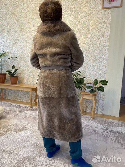 Шуба мутоновая с песцовым воротником