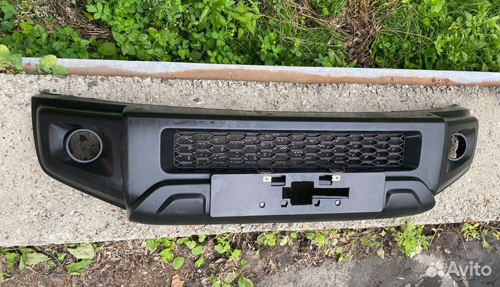 Бампер передний Suzuki Jimni 2019 г