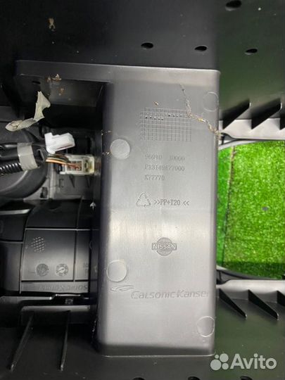 Подлокотник Nissan Qashqai J10 HR16DE 2008