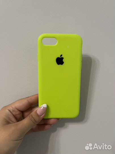 Продам 3 чехла на iPhone 8