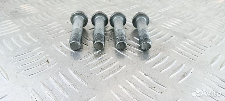 Болт задней ступицы Subaru Impreza GP