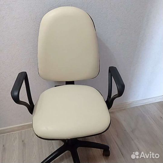 Компьютерное кресло