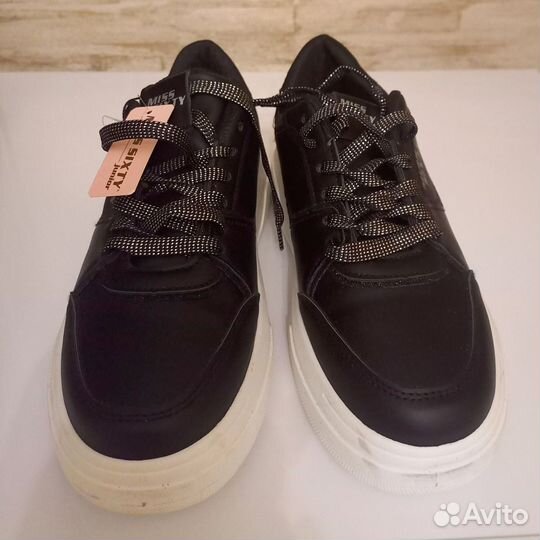 Кроссовки женские