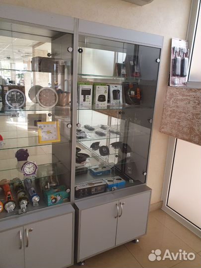 Стеклянный шкаф витрина