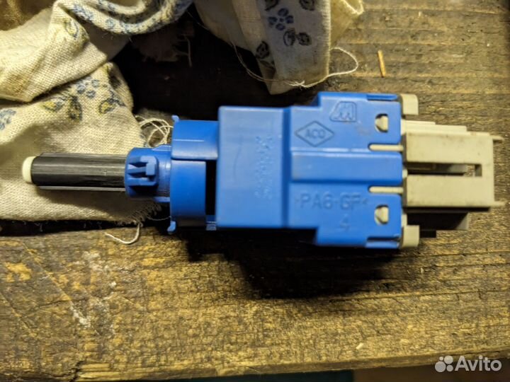 Датчик сцепления 253255192R