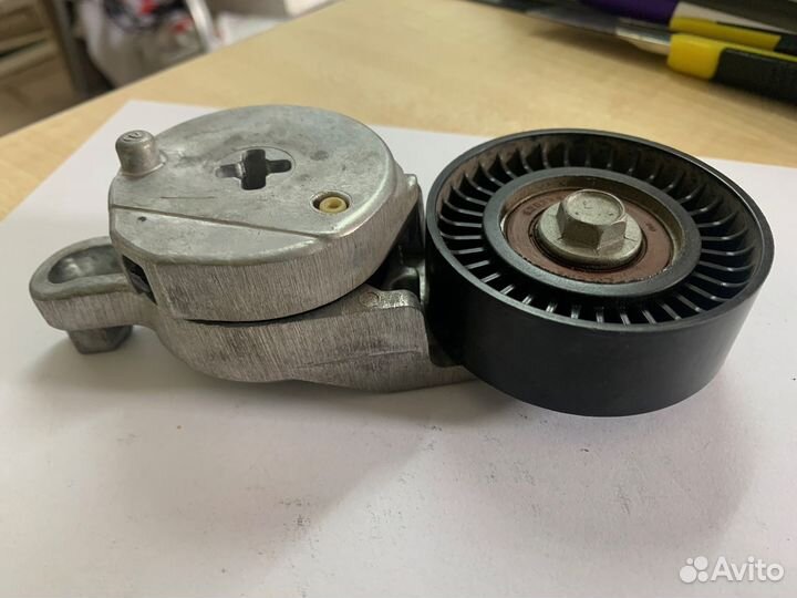 Ролик натяжной, приводного ремня VKM61091