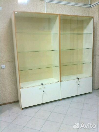 Витрина лдсп пристенная, стеклянные двери
