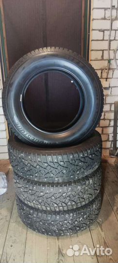 Bridgestone Blizzak Spike-02 SUV 225/65 R17 106T